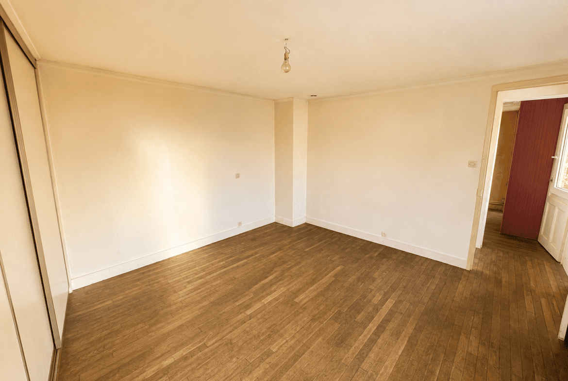 Maison Saint Ave 94.58 m² -maison avec travaux – double garages – gare de vannes et hôpital