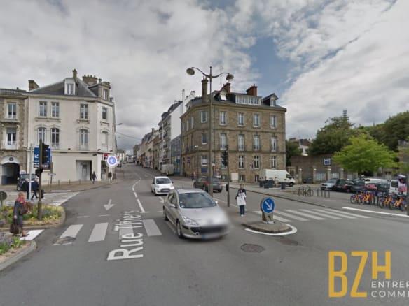 BUREAUX A LOUER – VANNES – CENTRE-VILLE – AXE PASSANT N°1