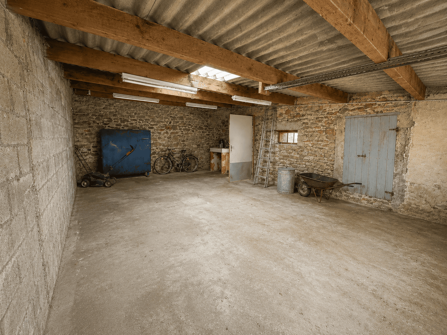 w Maison Saint Ave 94.58 m² -maison avec travaux – double garages – gare de vannes et hôpital